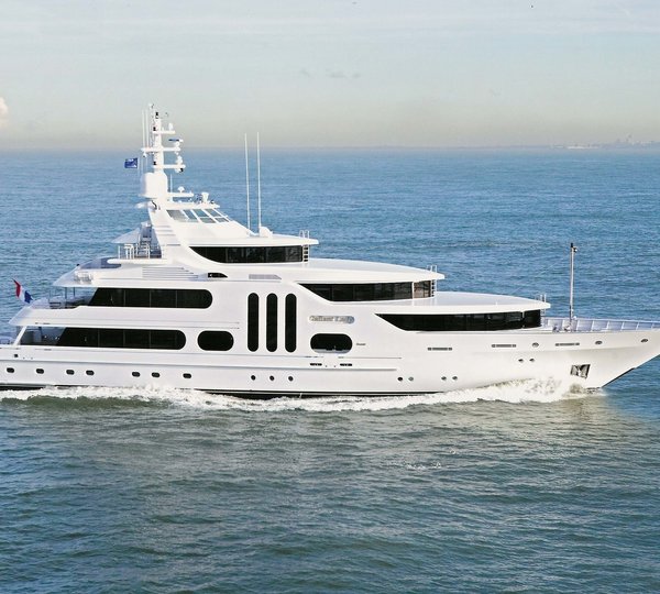 who owns the gallant lady yacht